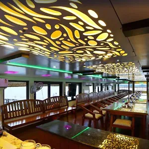 https://best-luxury-houseboat-kerala.hotels-alappuzha.com